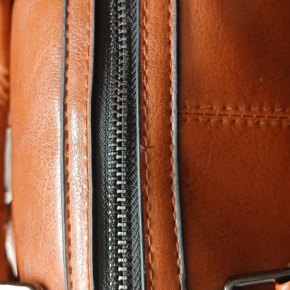 FashionAccessories Ladys Collection Carmel Brown Vegan Leather Shoulder Bag EUC - Picture 9 of 16